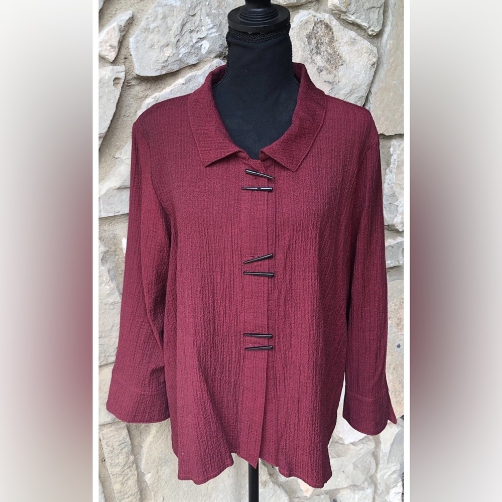 Habitat Tunic Top Large Maroon Red Pucker Weave Asian Styled Decorative Buttons